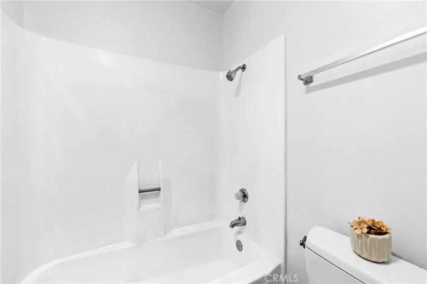 53 Streamwood photo 28