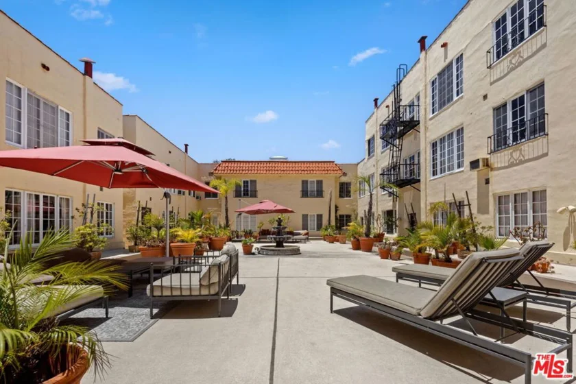 1345 N Hayworth Avenue #2 photo 29