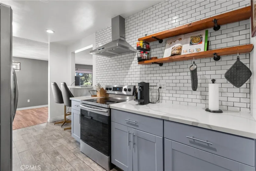 5454 Zelzah Avenue #309 photo 8