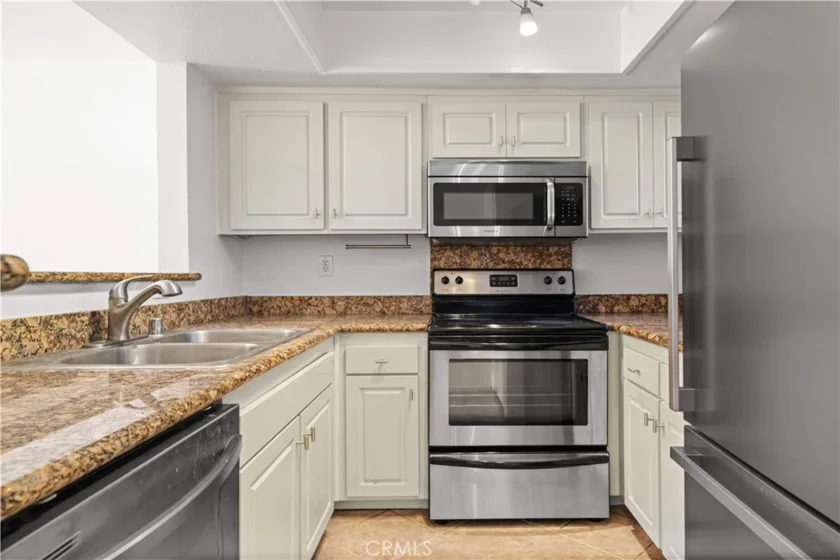 64 N Mar Vista Avenue #103 photo 5
