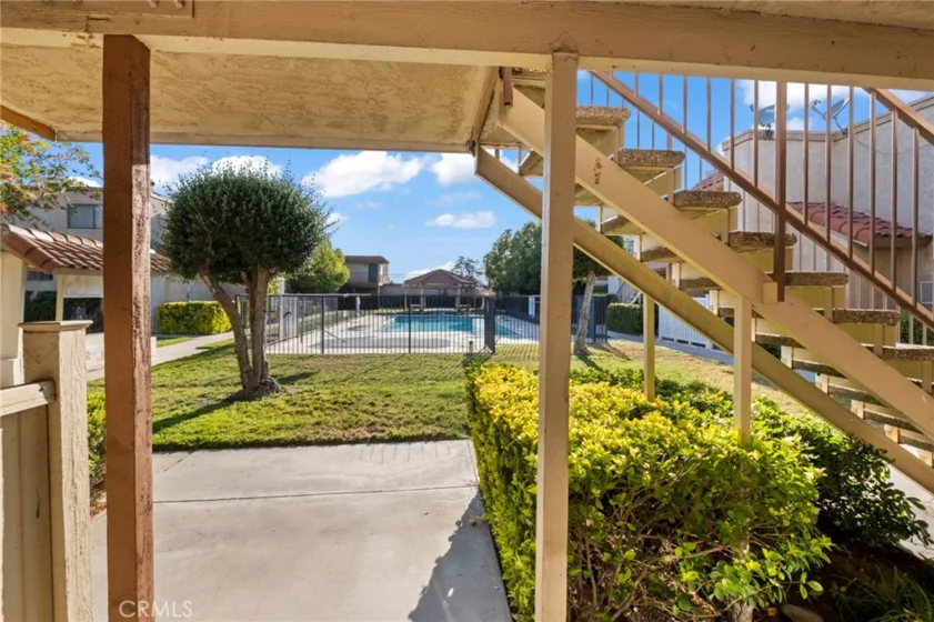 2419 W Acacia Avenue photo 1
