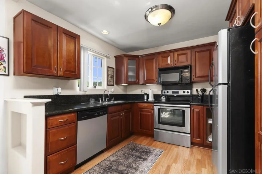 605 S Mollison #205 photo 1