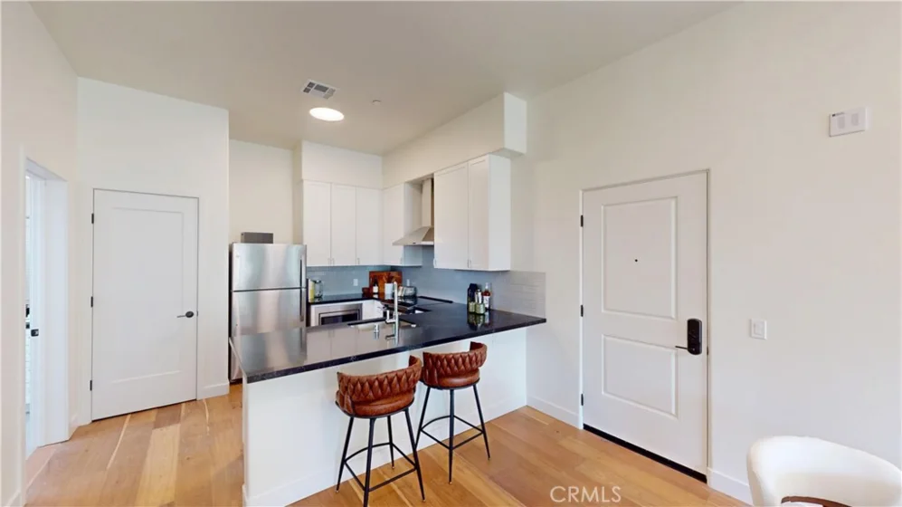 1878 E Walnut Street #203 photo 6