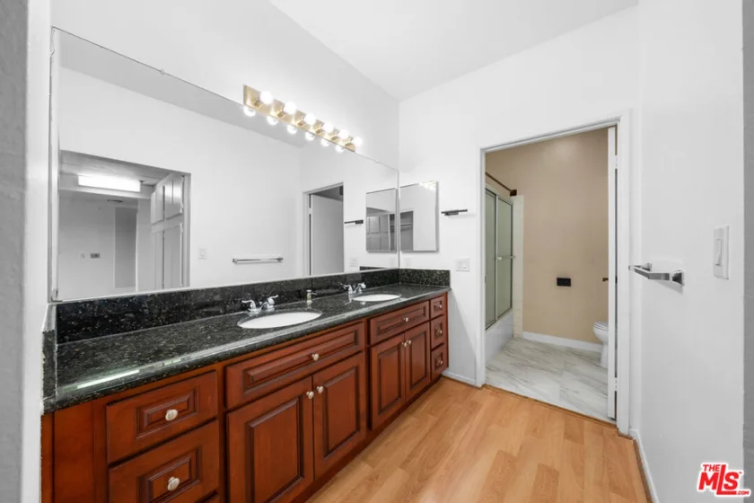 533 S St Andrews Place #203 photo 5