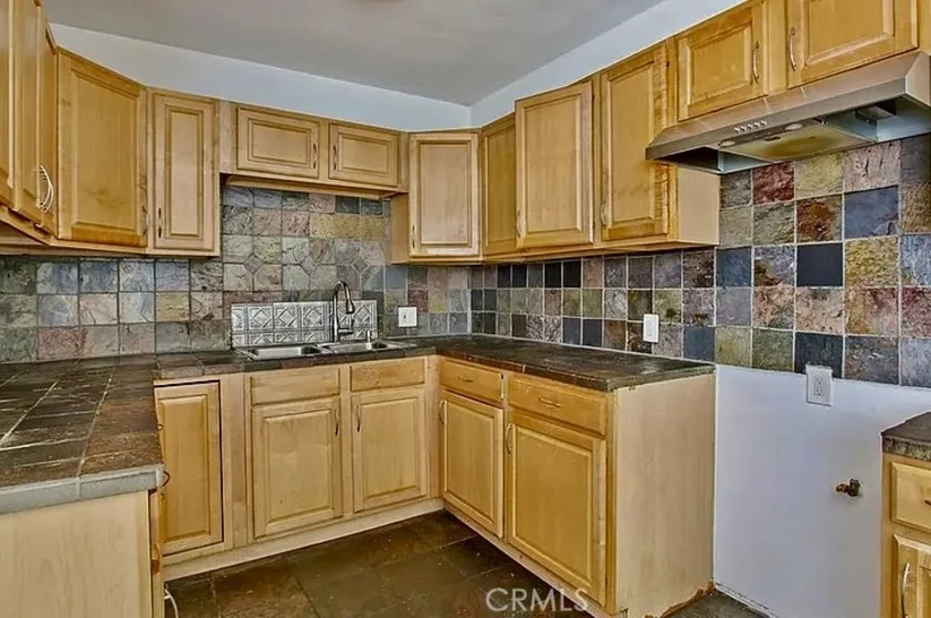 2535 W Imperial #5 photo 6