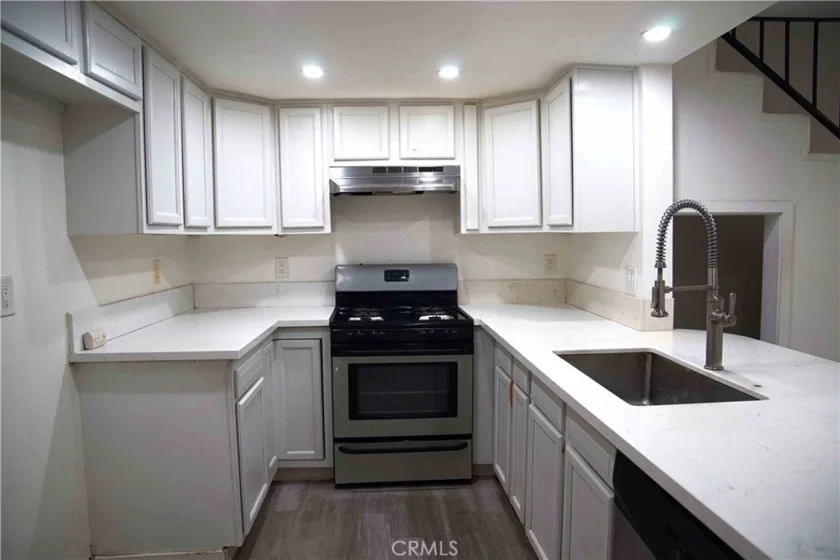 1021 W Bishop #212/I photo 7