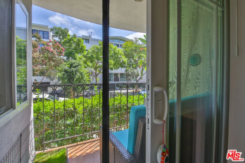 625 N Flores Street #102 photo 3