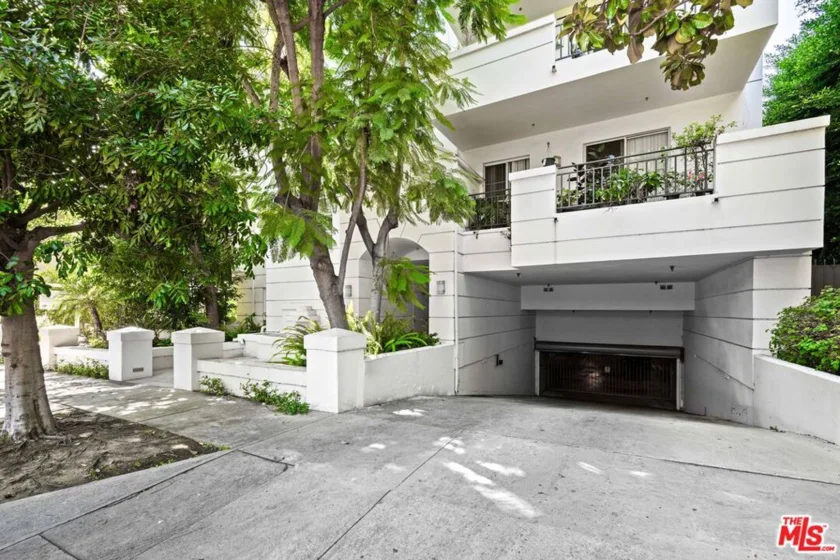 1401 S Bentley Avenue #202 photo 32