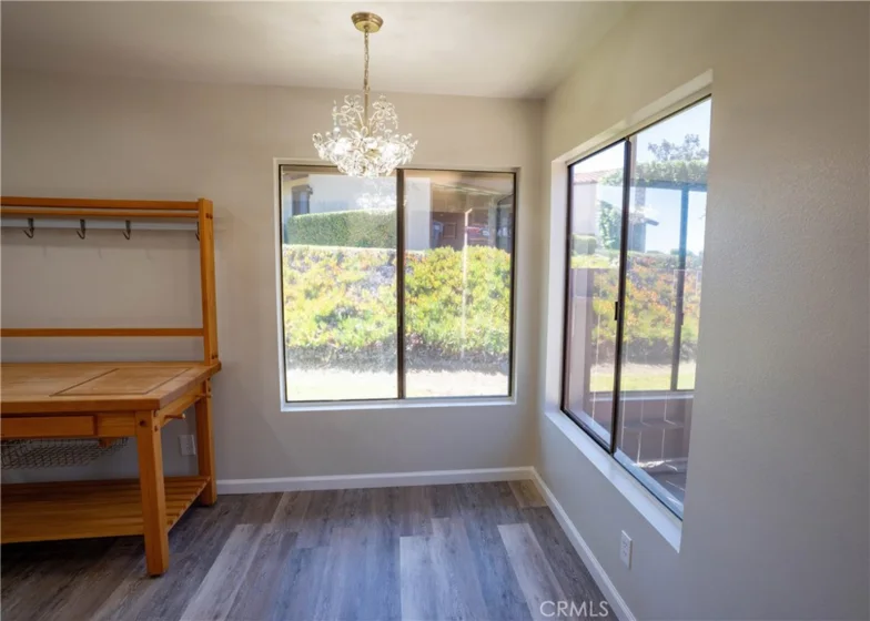2055 Earl Glen photo 17