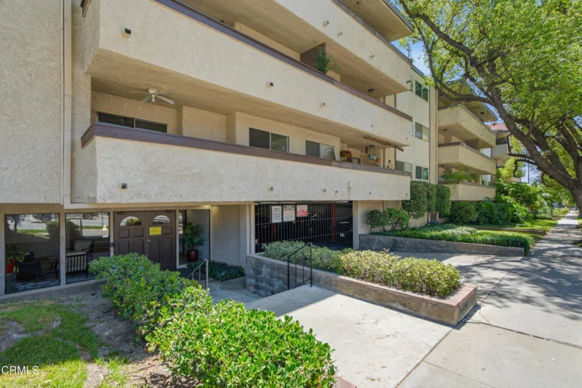 2386 E Del Mar Boulevard #220 photo 2
