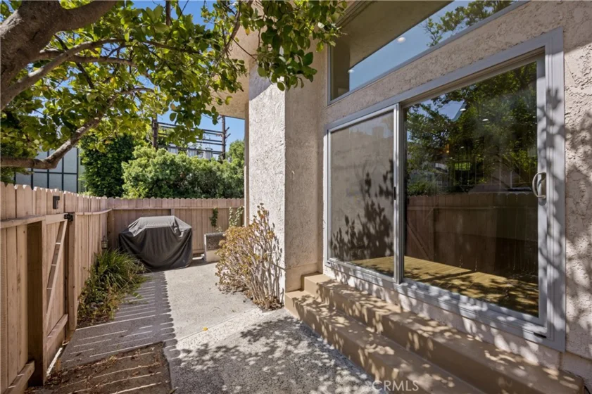 17943 Magnolia Boulevard #16 photo 13
