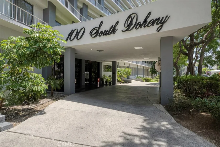 100 S Doheny #707 photo 35