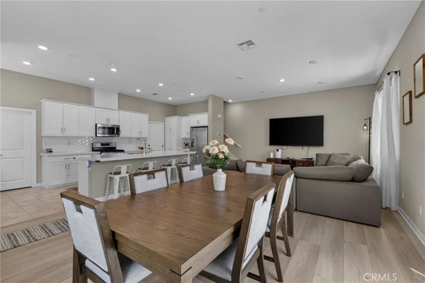 2098 Bluestone photo 5
