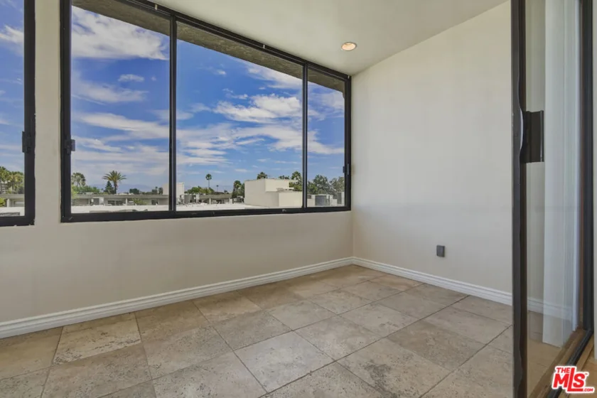 4443 Ventura Canyon Avenue #304 photo 8