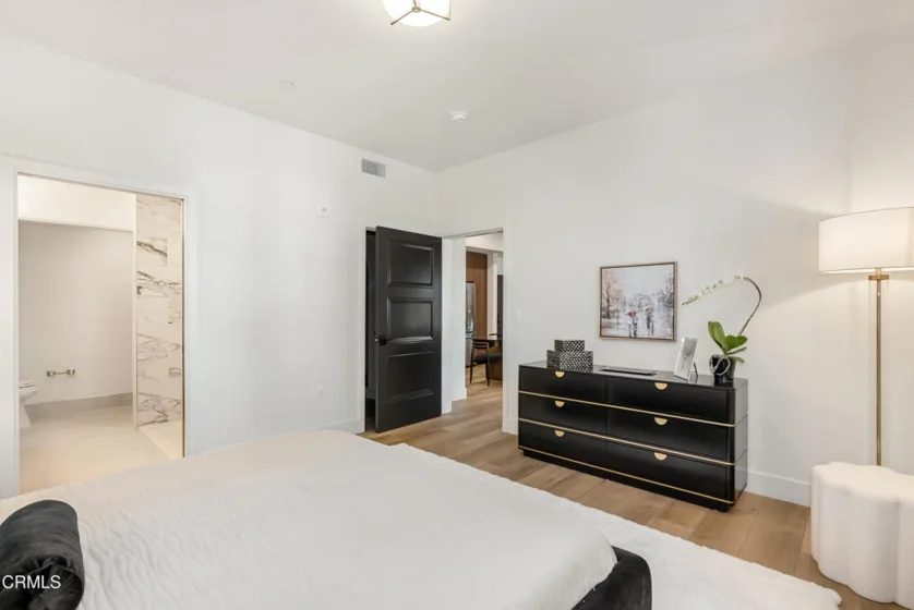 139 S Oak Knoll Avenue #301 photo 7