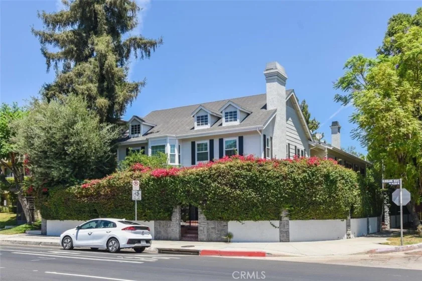 14237 Burbank Boulevard #1 photo 1