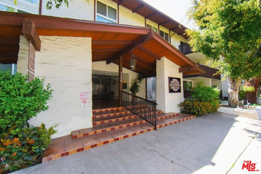 5650 Sumner Way #102 photo 11