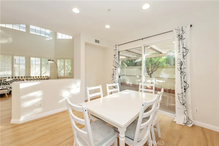 905 Somerville photo 6