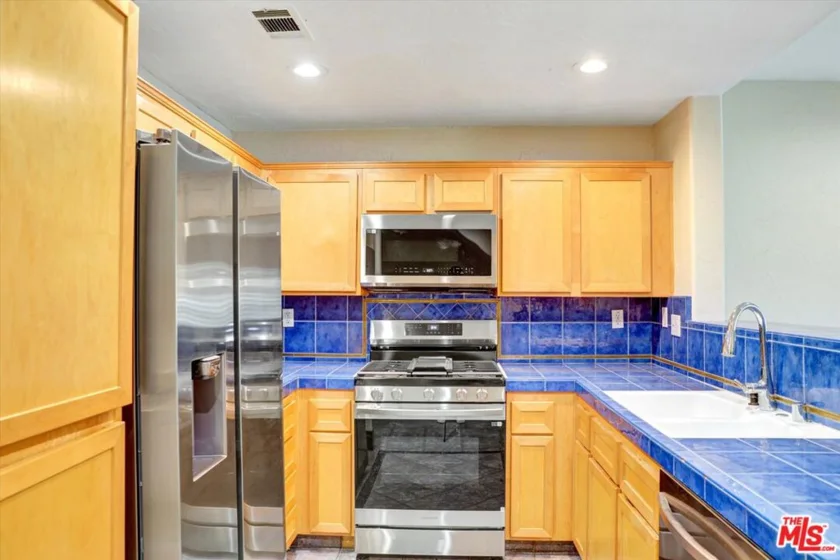 630 E Walnut Street photo 12