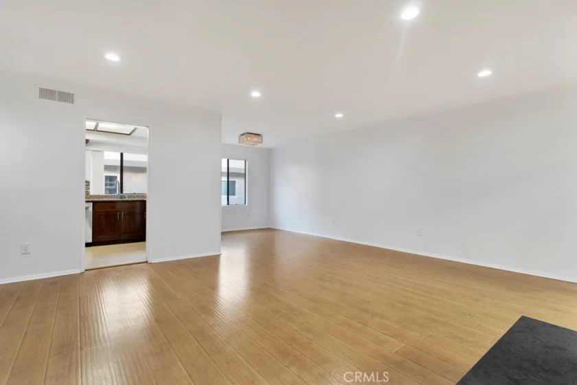 7240 Shirley #102 photo 5