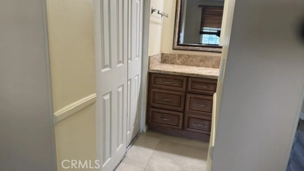 8188 Glengarry photo 37