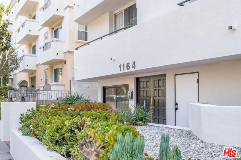 1164 Wellesley Avenue #204 photo 37