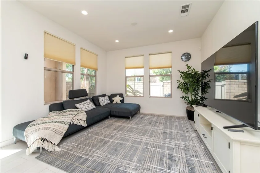 192 Finch photo 11
