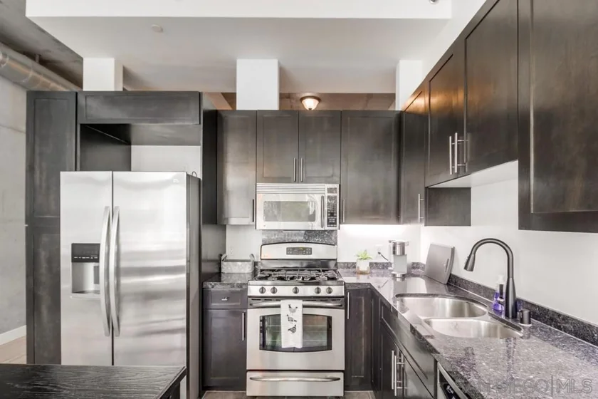 1025 Island #205 photo 5