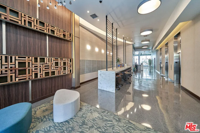 3810 Wilshire Boulevard #1001 photo 2