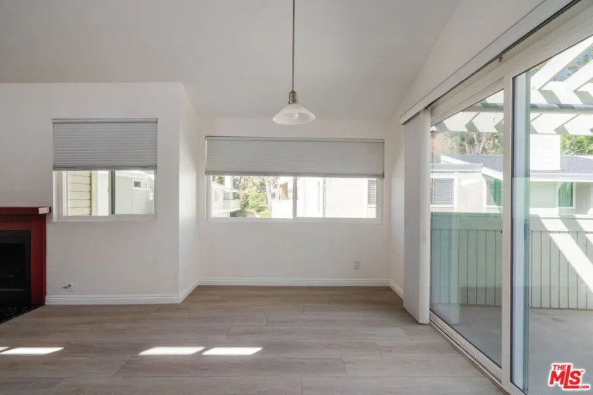 22125 Burbank Boulevard #7 photo 7