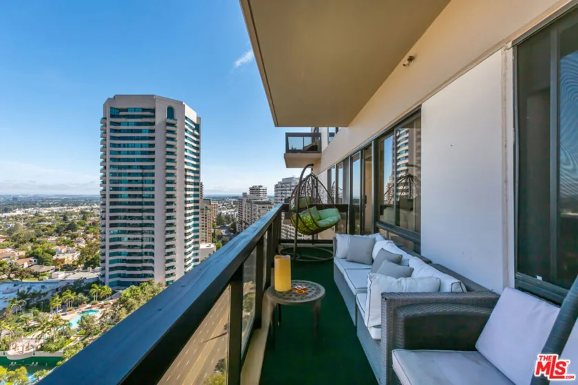 10445 Wilshire Boulevard #1806 photo 18