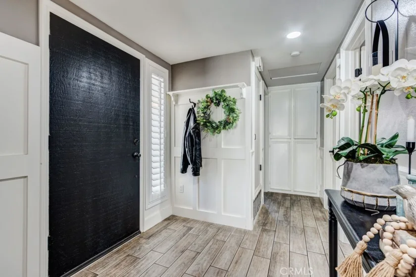 1053 Border Avenue photo 3