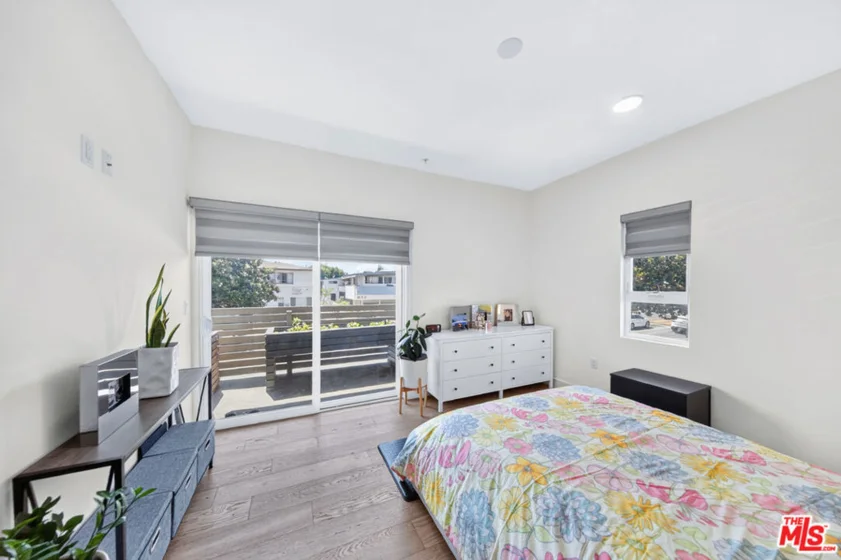820 S Wilton Place #201 photo 4