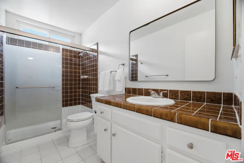 5301 Yarmouth Avenue #10 photo 9