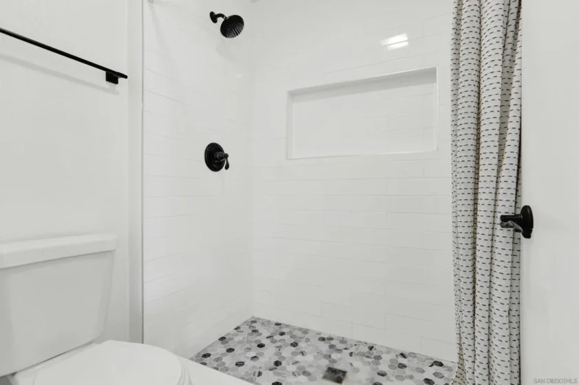 8878 Regents Road #201 photo 12