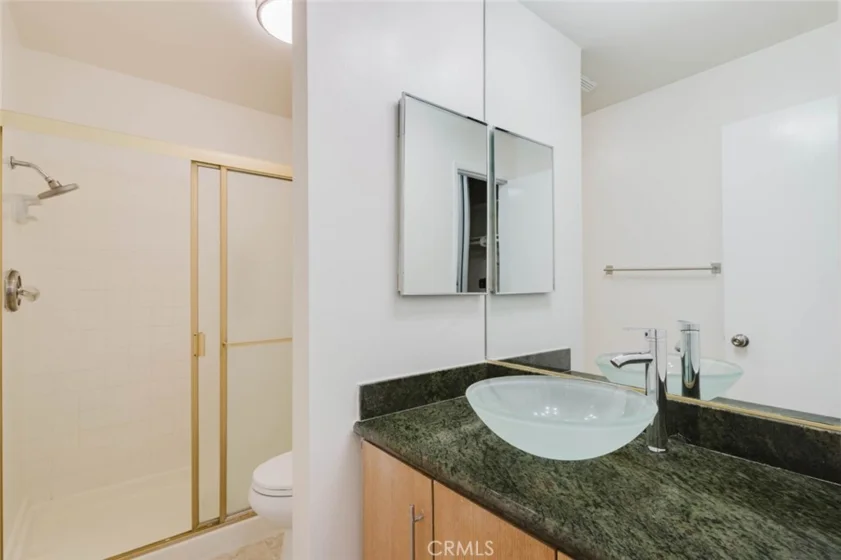 620 N Kenwood Street #208 photo 22