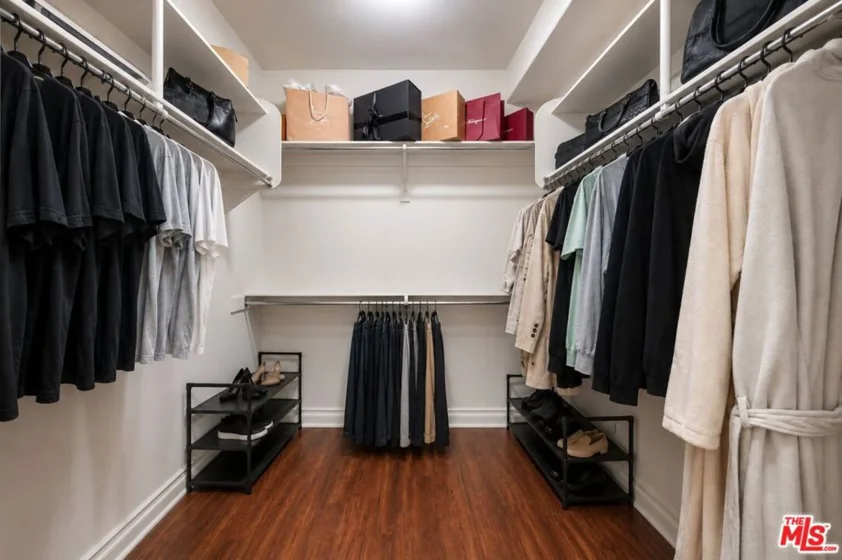 15206 Burbank Boulevard #116 photo 4