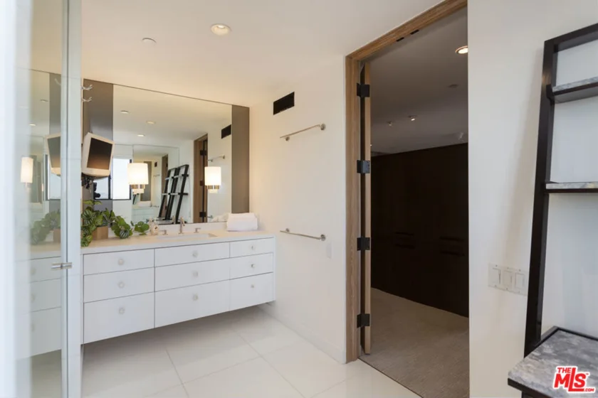10660 Wilshire Boulevard #1207 photo 15