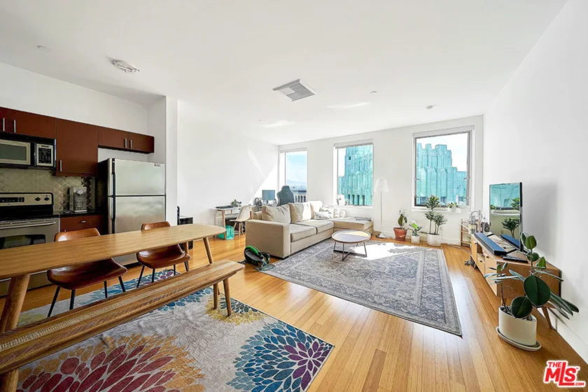 3810 Wilshire Boulevard #1206 photo 1