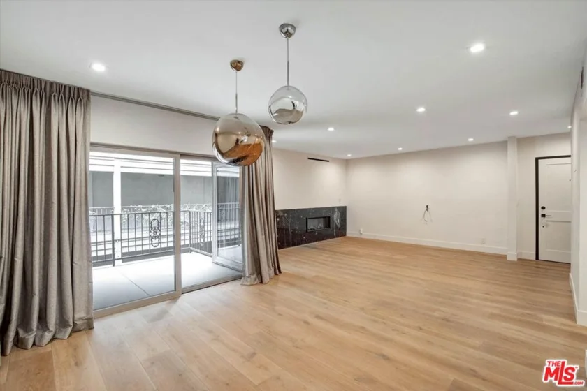 439 N Doheny Drive #204 photo 11