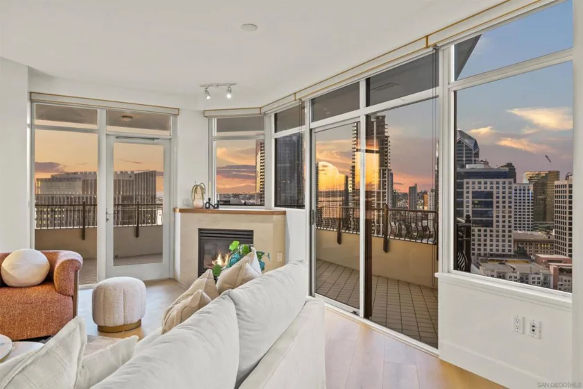 700 W Harbor #2501 photo 3