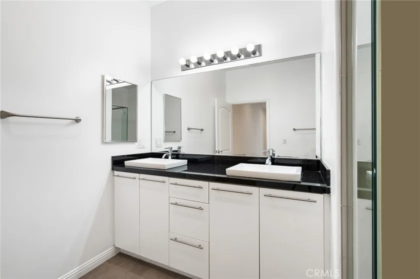 230 S Jackson #309 photo 18
