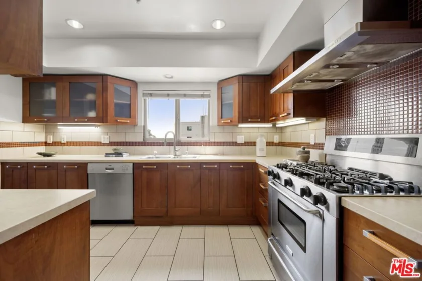 1409 Armacost Avenue #PH2 photo 29