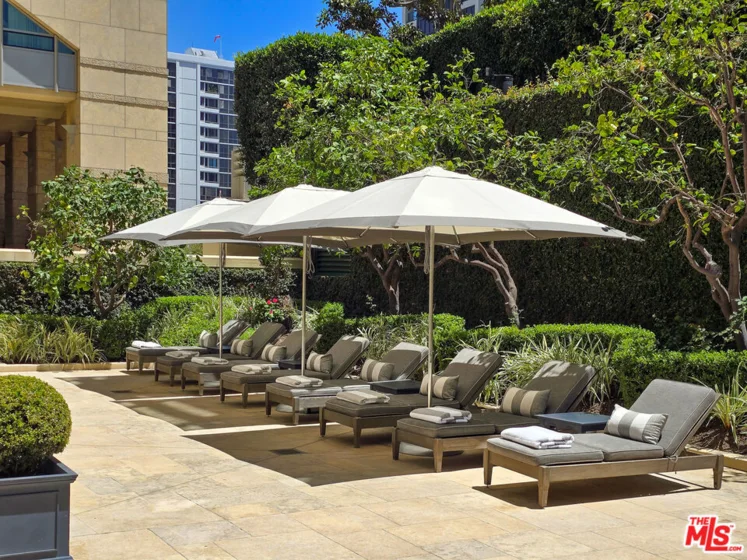 10727 Wilshire Boulevard #404 photo 39