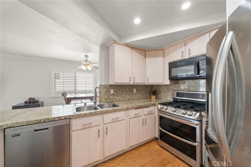955 E. 3rd Street #203 photo 12