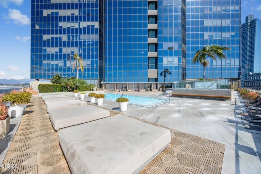 1100 Wilshire Boulevard #1808 photo 1