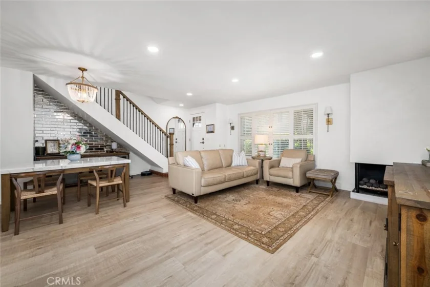 10942 Pebble Court photo 2