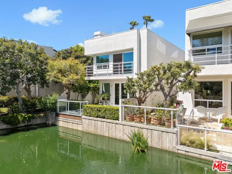 680 Harbor Street #1 photo 1