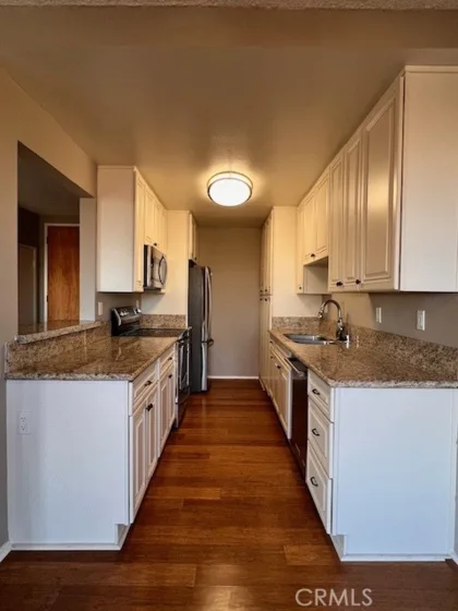 622 S Barrington #302 photo 12