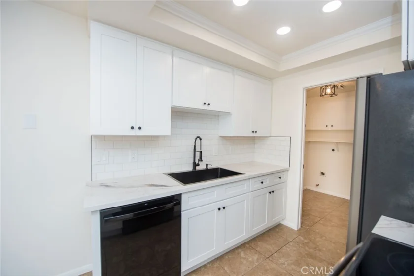 811 Pillar Point Way photo 3